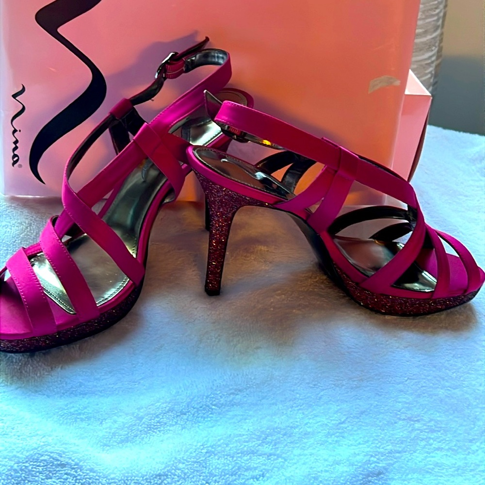 Dress shoes 3 in heel, burgundy color. Only worn 1 time, like new.